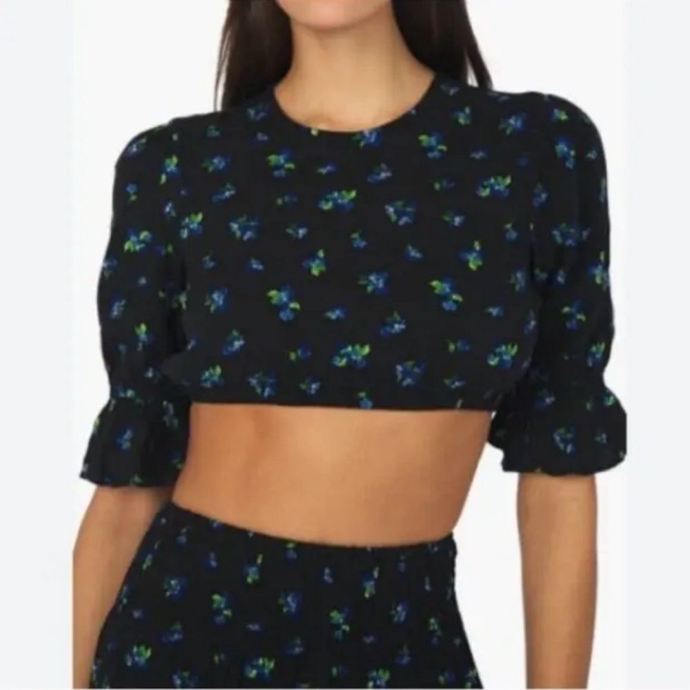NWT WeWoreWhat Floral Ruffle Blouse Watercolor Ditsy floral black blue Medium